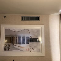 รูปภาพถ่ายที่ Radisson Hotel &amp;amp; Suites Austin Downtown โดย S L M. เมื่อ 2/5/2017