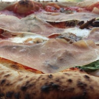 Снимок сделан в Stone Neapolitan Pizzeria пользователем Judy 10/20/2013