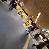 Photo taken at Ginza Line Nihombashi Station (G11) by みく on 1/31/2023