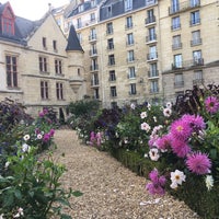 Photo taken at Jardin de l&#39;Hôtel de Sens by Dan S. on 10/13/2019