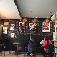 Photo taken at Rádio Cadillacs Café Cultural (Radio Cadillacs) by Joao Raphael O. on 6/18/2015