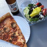 1/7/2018 tarihinde Laureen H.ziyaretçi tarafından Downtown House Of Pizza'de çekilen fotoğraf