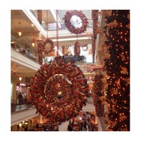12/19/2014にShane V.がPower Plant Mallで撮った写真