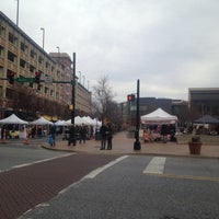 12/20/2014 tarihinde Rachel M.ziyaretçi tarafından Fenton Street Market'de çekilen fotoğraf