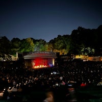 Foto tirada no(a) Chastain Park Amphitheater por Erik G. em 10/15/2022