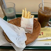 Photo taken at MOS Burger by ウッシー on 3/12/2019