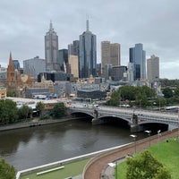 Foto diambil di Quay West Suites Melbourne oleh Monica pada 3/21/2020