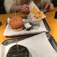 Photo taken at Burger Heroes by Тимофей З. on 10/13/2016