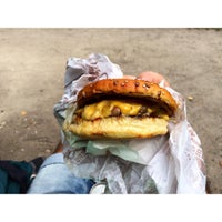 Foto tirada no(a) True Burgers por Yura T. em 8/9/2015