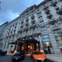 Foto tirada no(a) Excelsior Hotel Gallia por Gena . em 2/29/2024