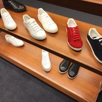 Prada 佐野市のブティック