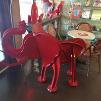 Foto diambil di Red Elephant Chocolate Cafe oleh Heather W. pada 8/12/2016