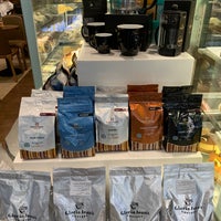 Photo taken at Gloria Jean&amp;#39;s Coffees by Kevin V. on 10/14/2019