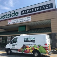 รูปภาพถ่ายที่ Eastside Marketplace โดย Kevin V. เมื่อ 7/14/2018