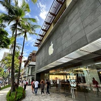 Photo taken at Apple Royal Hawaiian by Elaine on 1/9/2024