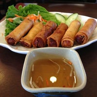 2/6/2016 tarihinde Blue Lotus Vietnamese Cuisineziyaretçi tarafından Blue Lotus Vietnamese Cuisine'de çekilen fotoğraf