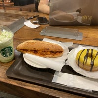 Photo taken at Starbucks by チャンジー on 6/11/2022