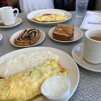 Photo taken at Majestic Diner by Chia on 9/21/2019