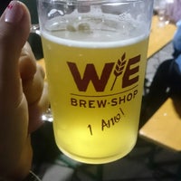 Foto tirada no(a) WE Brew Shop por Sara L. em 6/4/2017
