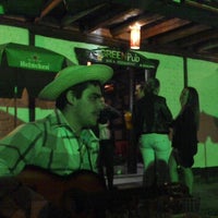 Foto tirada no(a) Green Pub por Paulo Eduardo C. em 6/16/2013