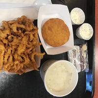 Foto scattata a Courthouse Seafood Restaurant da Adam C. il 6/19/2018