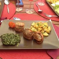 Foto tomada en Chili Restaurante &amp;amp; Lounge Bar  por Claudia R. el 6/26/2014