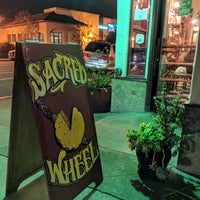 12/23/2017 tarihinde Adrienne S.ziyaretçi tarafından Sacred Wheel Cheese and Specialty Market'de çekilen fotoğraf