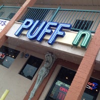 5/15/2013にKat T.がPuff N Stuff Smoke Shopで撮った写真