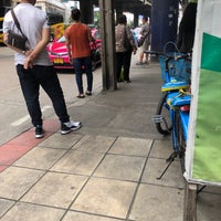 Photo taken at BMTA Bus Stop พาต้า ปิ่นเกล้า (Pata Pinklao) by Lady N. on 8/23/2018