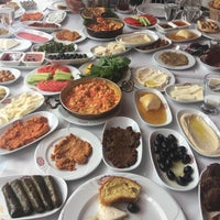 รูปภาพถ่ายที่ By Asi Chef&amp;#39;s Hatay Sofrası โดย Bahar K. เมื่อ 6/5/2016
