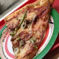 Снимок сделан в Famous Famiglia Pizza пользователем Diener L. 3/30/2017