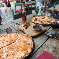 Foto diambil di İyi Pizza Bar oleh Aytaç B. pada 7/28/2019