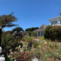 Photo taken at MacCallum House Restaurant, Grey Whale Bar &amp;amp; Cafe by Ahsan A. on 8/3/2020