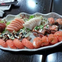 Photo taken at Yooji Sushi by Roberta Cristine S. on 11/16/2012