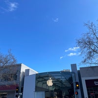 Photo taken at Apple Palo Alto by Clotilde G. on 2/21/2022