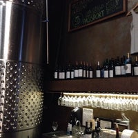 Foto tirada no(a) Carruth Cellars Winery on Cedros por Monique R. em 10/25/2014