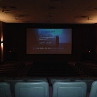 รูปภาพถ่ายที่ White Bear Township Theatre โดย Mr. E. เมื่อ 10/5/2012