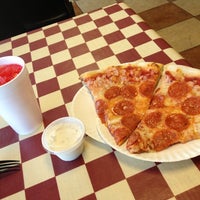 Das Foto wurde bei Palace Pizza - Mulberry von Brian C. am 12/8/2012 aufgenommen