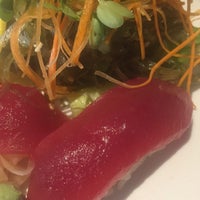 Foto tomada en Rare Steak &amp;amp; Sushi  por grow_be el 8/2/2017