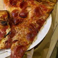 Снимок сделан в Williamsburg Pizza пользователем grow_be 10/16/2021
