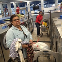 12/29/2015 tarihinde Alex A.ziyaretçi tarafından Brighton Laundry &amp;amp; Dry Cleaners'de çekilen fotoğraf
