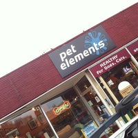 รูปภาพถ่ายที่ Pet Elements โดย Cheryl R. เมื่อ 10/12/2012