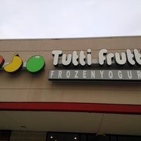 Photo taken at Tutti Frutti by Marcus A. on 12/12/2013