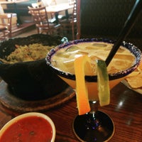 Das Foto wurde bei Santo Coyote Mexican Food &amp;amp; Tequila Bar von Ami C. am 1/11/2020 aufgenommen
