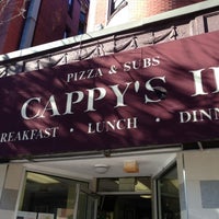 Foto scattata a Cappy&amp;#39;s Pizza II da Jeff C. il 10/18/2012