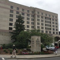 รูปภาพถ่ายที่ The Statler Hotel at Cornell University โดย Mark เมื่อ 6/9/2018