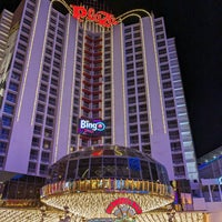รูปภาพถ่ายที่ Plaza Hotel &amp;amp; Casino โดย Justin F. เมื่อ 6/26/2023