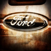 Foto diambil di Leif Johnson Ford oleh Used Car Ricky pada 12/27/2012
