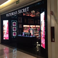 Photo taken at Victoria&amp;#39;s Secret by Veronica R. on 12/14/2014