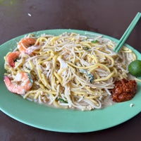 Photo taken at Nam Kee Fried Prawn Noodle by David C. on 10/1/2023